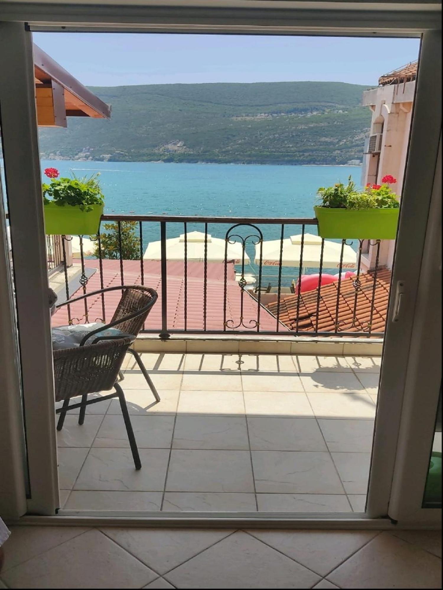 Apartments Sun House Herceg Novi Zimmer foto